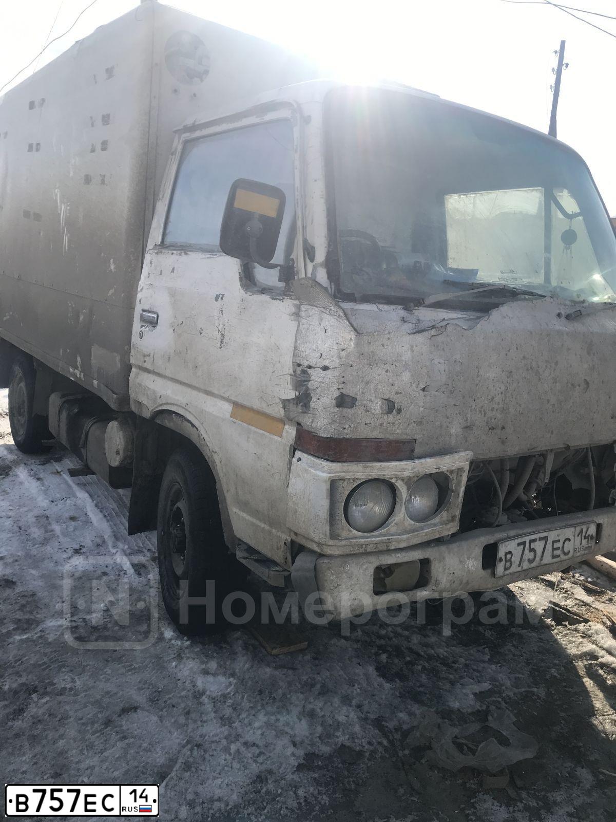 Фото автомобиля LADA 2112, 2004 — госномер В757ЕС161. Цвет: ТЕМНО-ЗЕЛЕНЫЙ