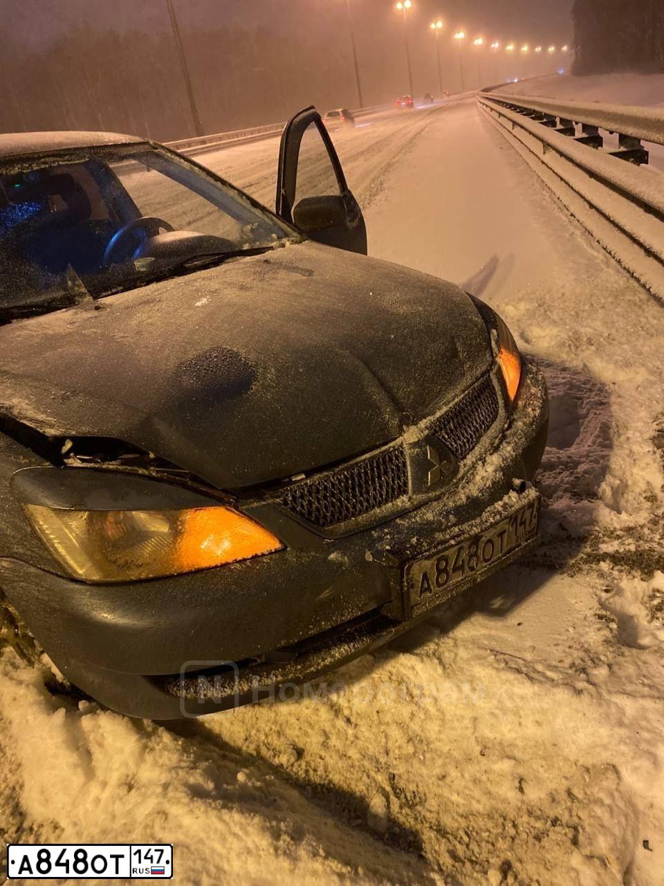 Фото автомобиля MITSUBISHI LANCER, 2006 — госномер А848ОТ147. Цвет: СВЕТЛО-СЕРО-ЗЕЛЕНЫЙ