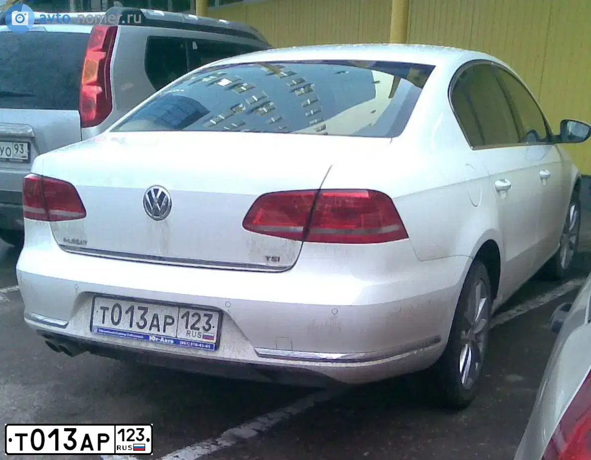 Фото автомобиля VOLKSWAGEN PASSAT, 2011 — госномер Т013АР123. Цвет: Белый