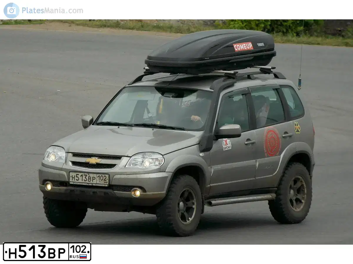 Фото автомобиля CHEVROLET NIVA, 2012 — госномер Н513ВР102. Цвет: СЕРО-КОРИЧНЕВЫЙ МЕТАЛЛИК