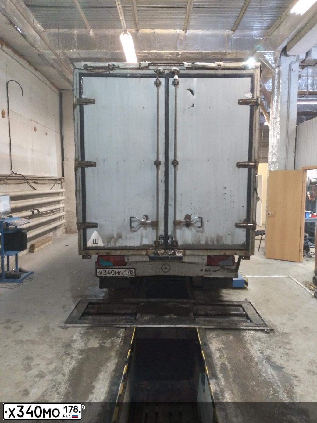 Фото автомобиля MERCEDES SPRINTER, 2012 — госномер Х340МО178. Цвет: Белый