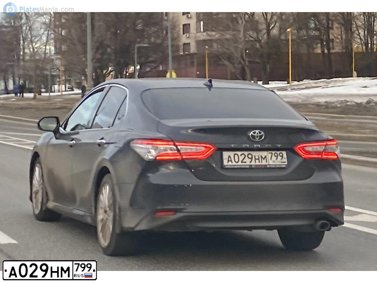 Фото автомобиля TOYOTA CAMRY, 2019 — госномер А029НМ799. Цвет: ТЕМНО-СИНИЙ МЕТАЛЛИК