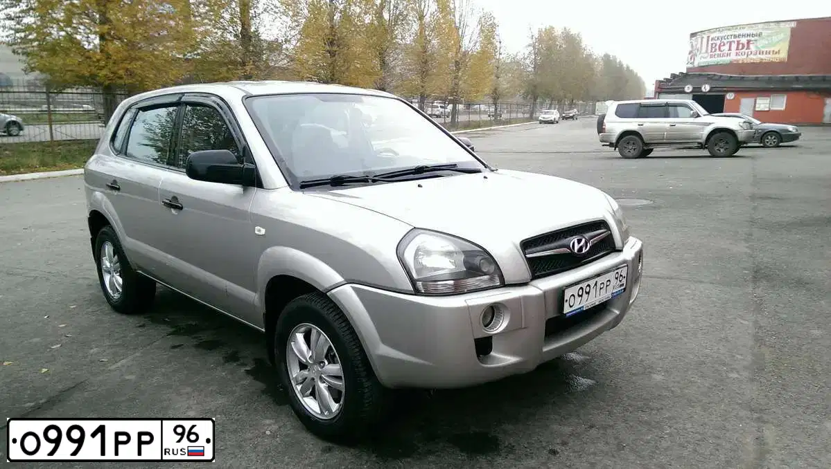 Фото автомобиля HYUNDAI TUCSON, 2008 — госномер О991РР96. Цвет: Серебристый