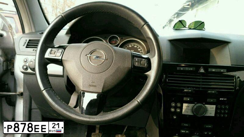 Фото автомобиля OPEL ASTRA, 2008 — госномер Р878ЕЕ21. Цвет: Серебристый