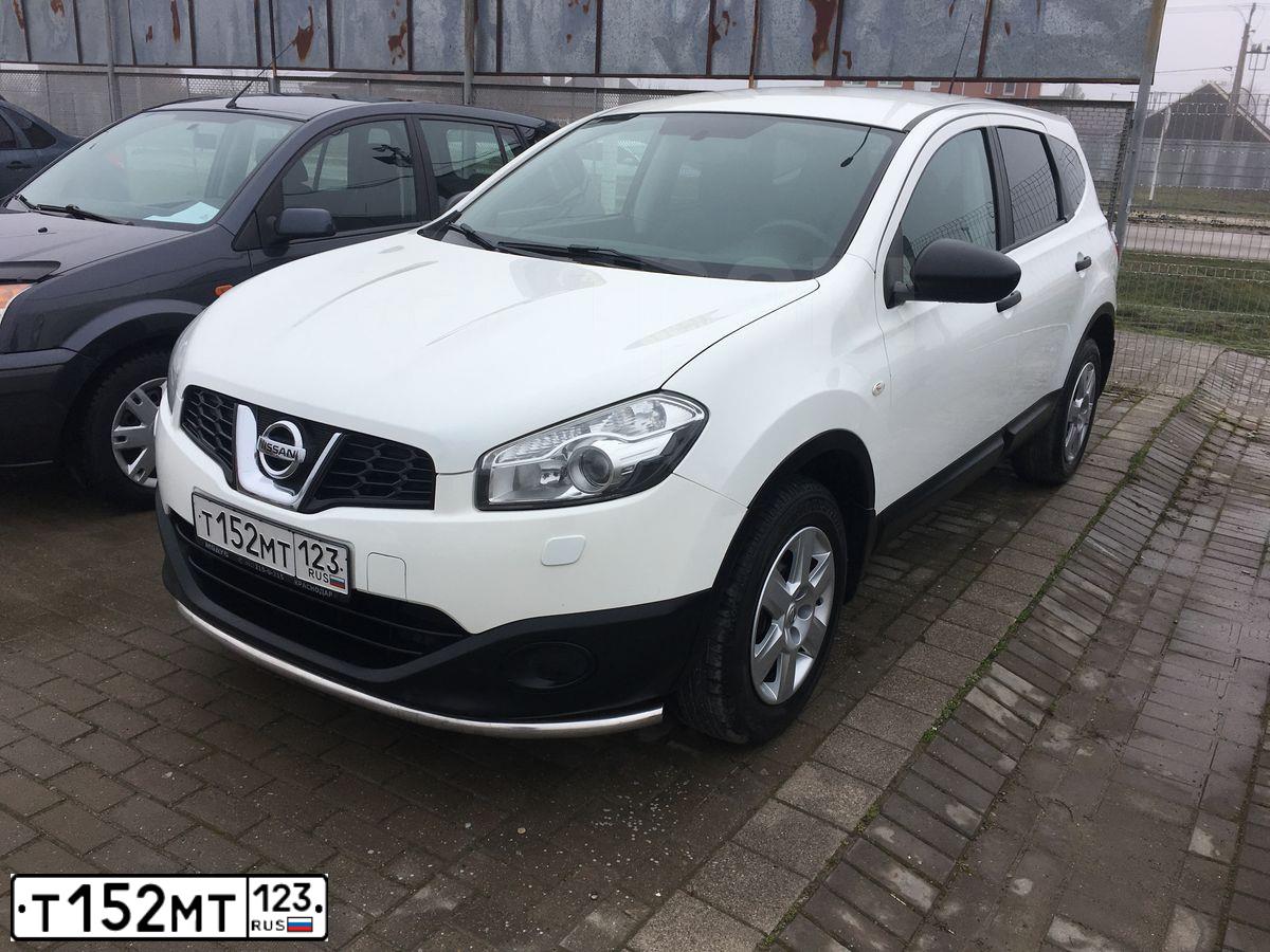 Фото автомобиля NISSAN QASHQAI, 2013 — госномер Т152МТ123. Цвет: Белый
