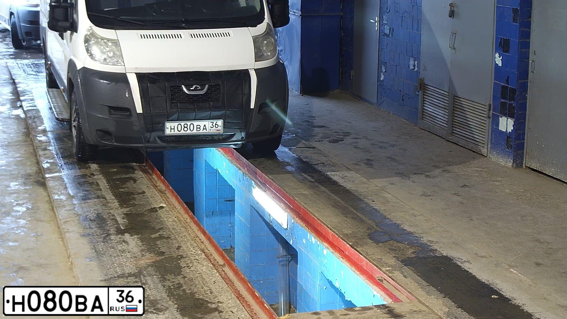 Фото автомобиля PEUGEOT BOXER, 2012 — госномер Н080ВА36. Цвет: Белый