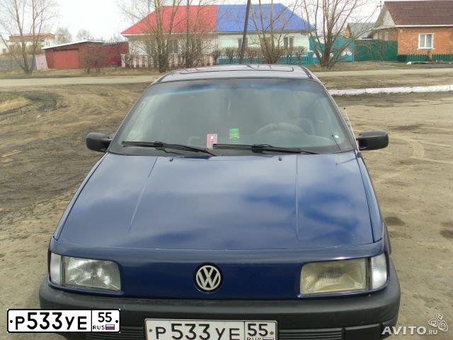 Фото автомобиля VOLKSWAGEN PASSAT, 1992 — госномер Р533УЕ55. Цвет: СИНИЙ