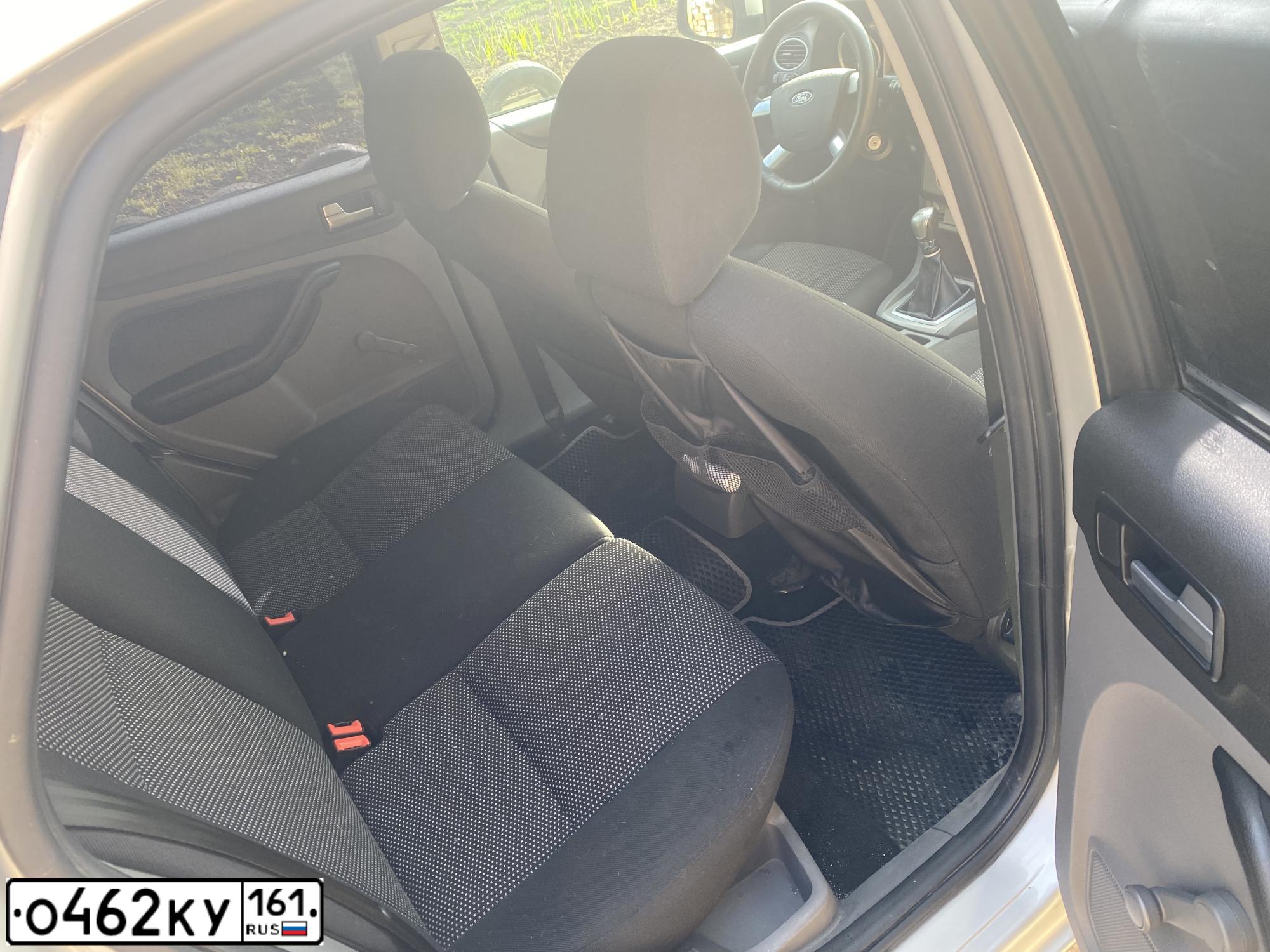 Фото автомобиля FORD FOCUS, 2010 — госномер О462КУ161. Цвет: СЕРЕБРИСТЫЙ