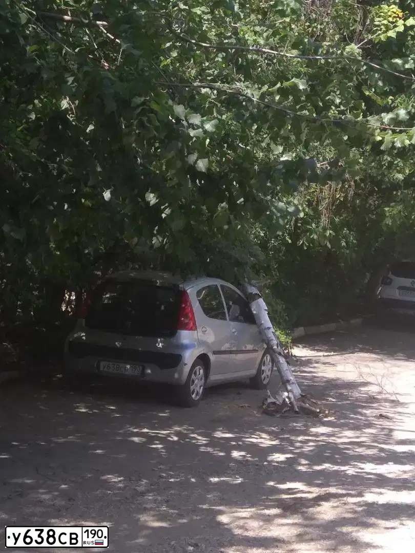 Фото автомобиля PEUGEOT 107, 2010 — госномер К376СЕ82. Цвет: Серебристый