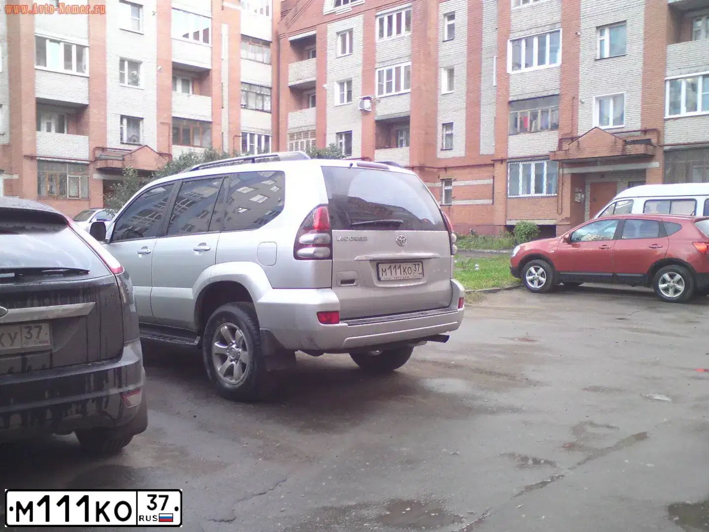 Фото автомобиля TOYOTA LANDCRUISER, 2007 — госномер М085АТ31. Цвет: СЕРЕБРИСТЫЙ