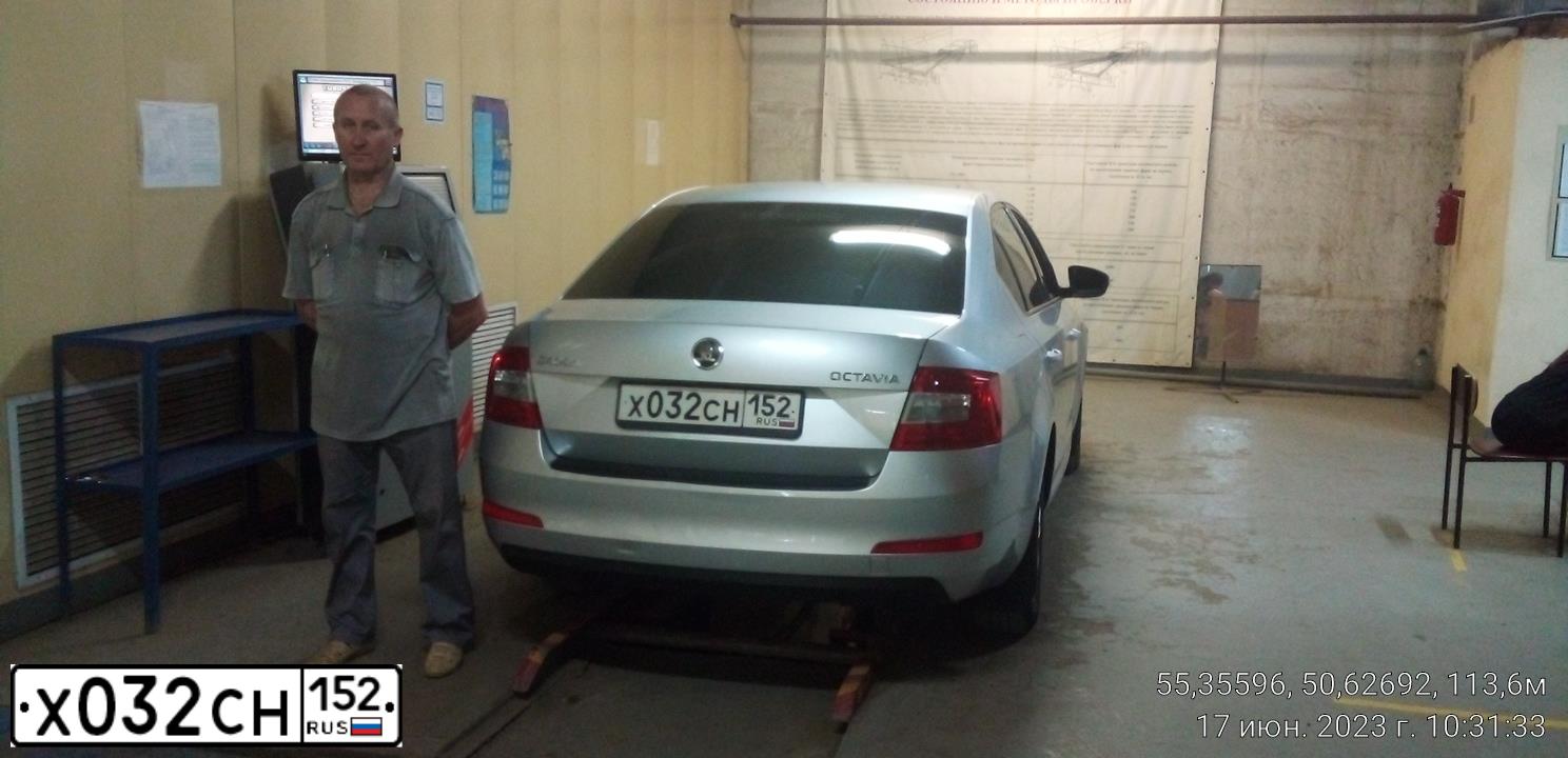Фото автомобиля SKODA OCTAVIA, 2014 — госномер Х032СН152. Цвет: Серебристый