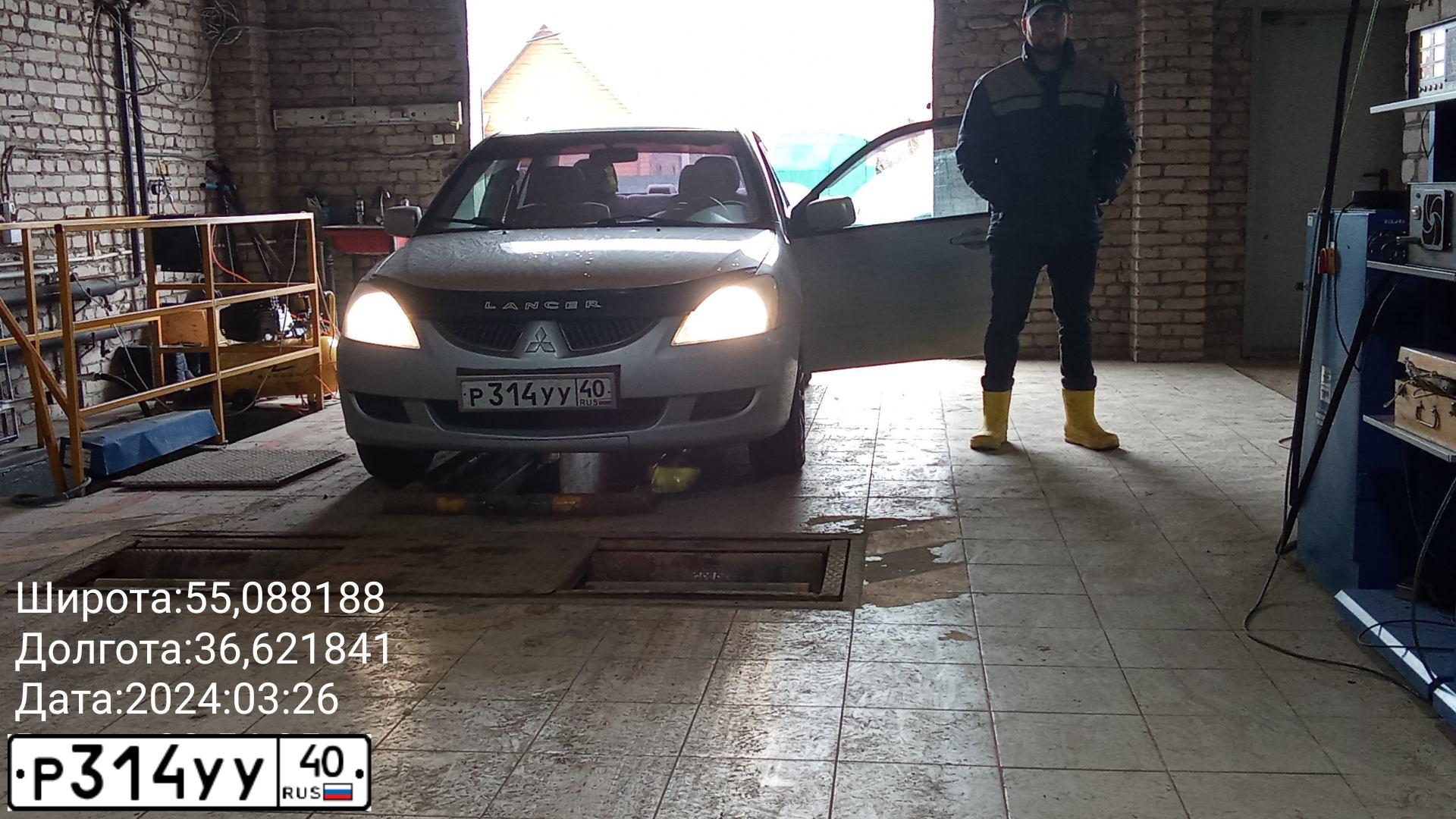 Фото автомобиля MITSUBISHI LANCER, 2004 — госномер У486РР97. Цвет: Серебристый