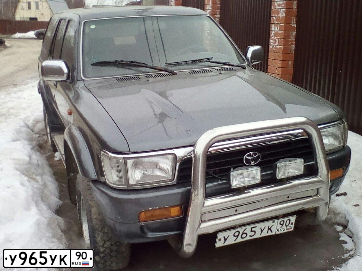 Фото автомобиля TOYOTA RUNNER, 1992 — госномер У965УК90. Цвет: СИНИЙ
