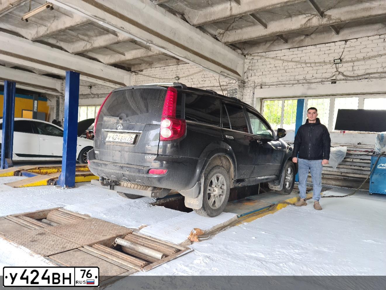 Фото автомобиля GREAT WALL H5, 2012 — госномер Е609ОЕ51. Цвет: ЧЕРНЫЙ