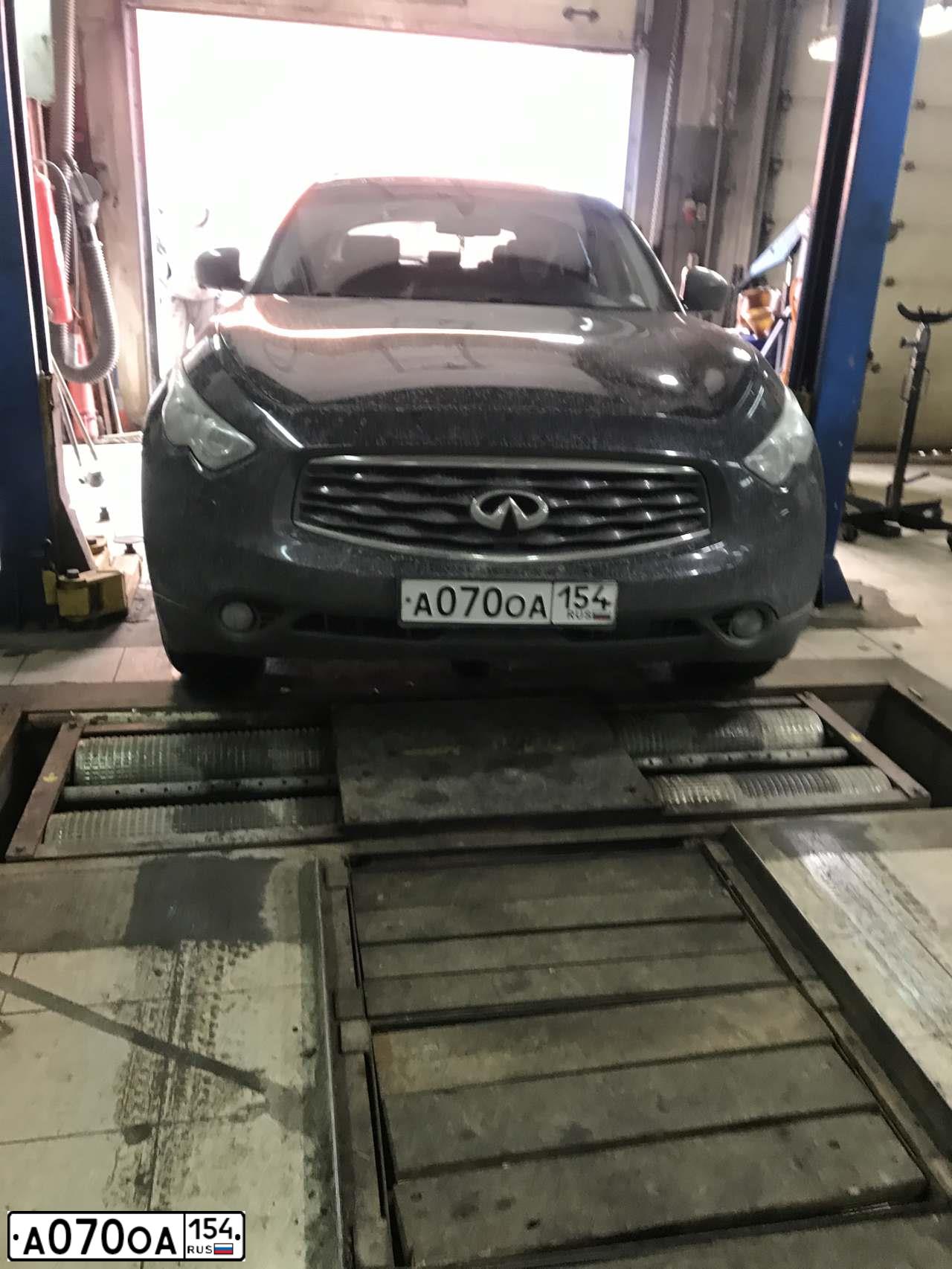 Фото автомобиля INFINITI QX70 /FX/, 2009 — госномер А070ОА154. Цвет: ЧЕРНЫЙ