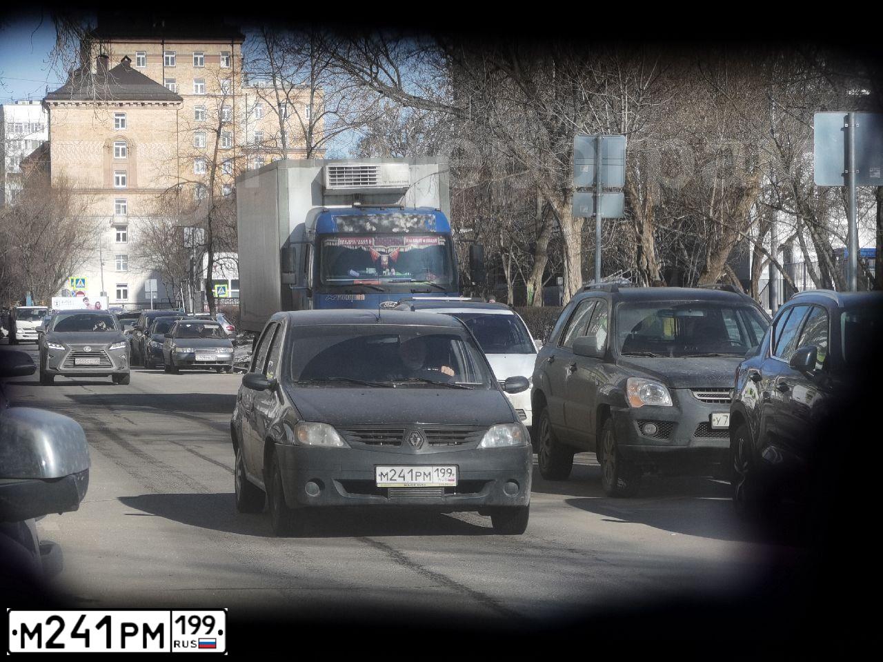 Фото автомобиля RENAULT LOGAN, 2009 — госномер М241РМ199. Цвет: ТЕМНО-СЕРЫЙ