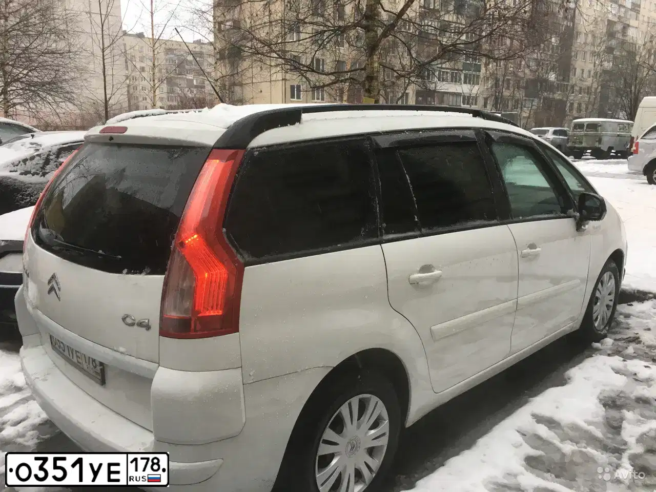 Фото автомобиля CITROEN C4 PICASSO, 2009 — госномер К094ТТ35. Цвет: Белый