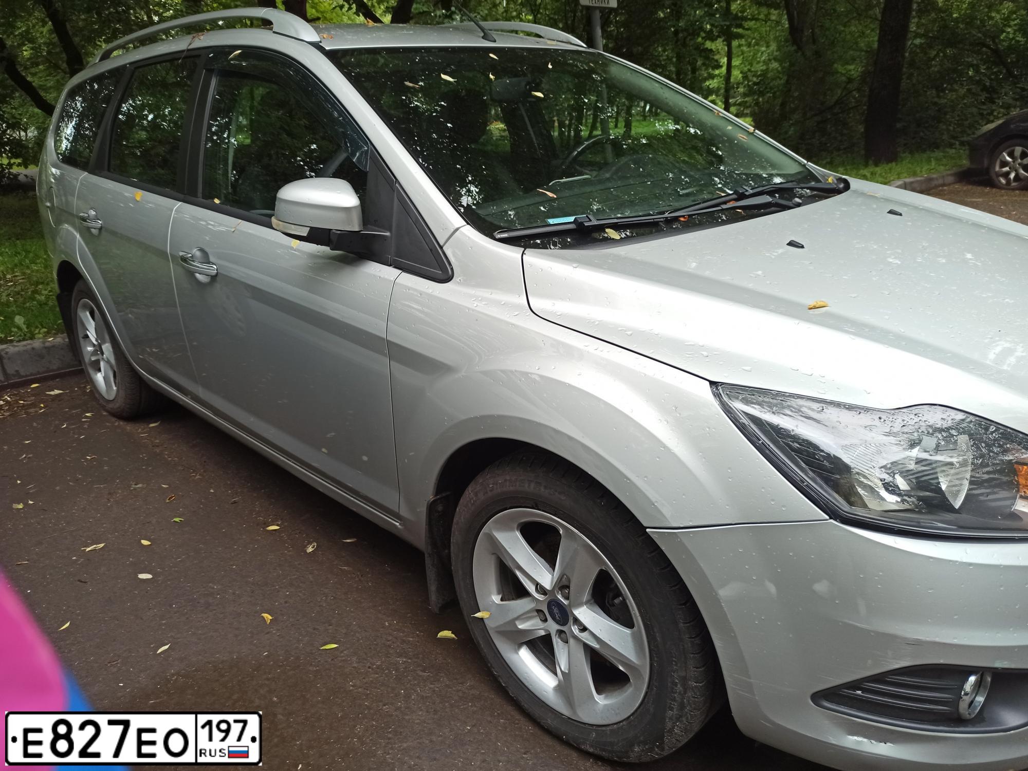 Фото автомобиля FORD FOCUS, 2010 — госномер Е827ЕО197. Цвет: СЕРЫЙ