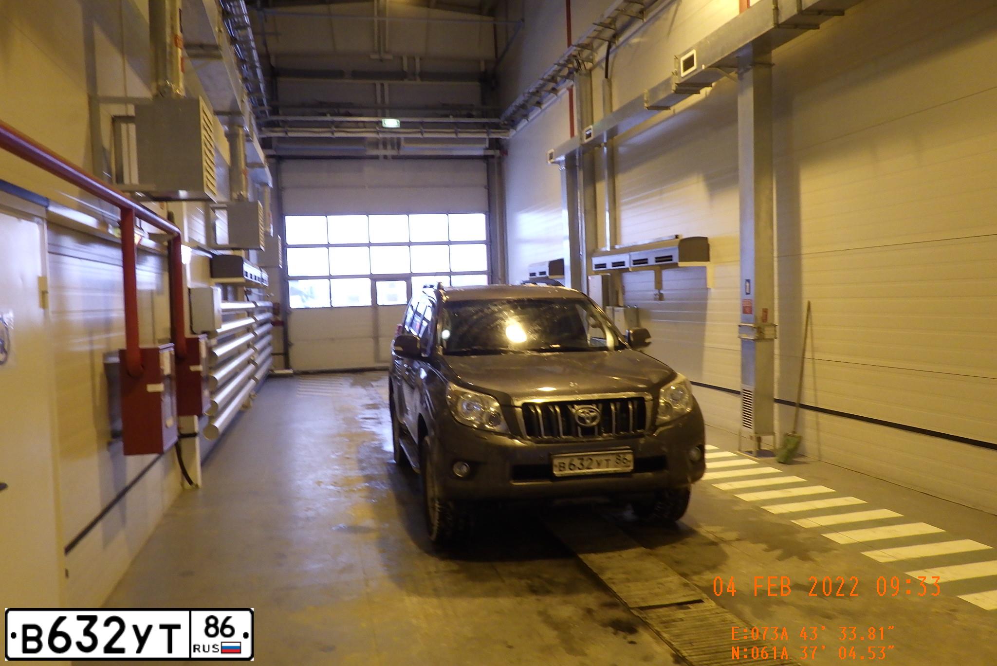 Фото автомобиля TOYOTA LANDCRUISER, 2010 — госномер В632УТ86. Цвет: СЕРЫЙ
