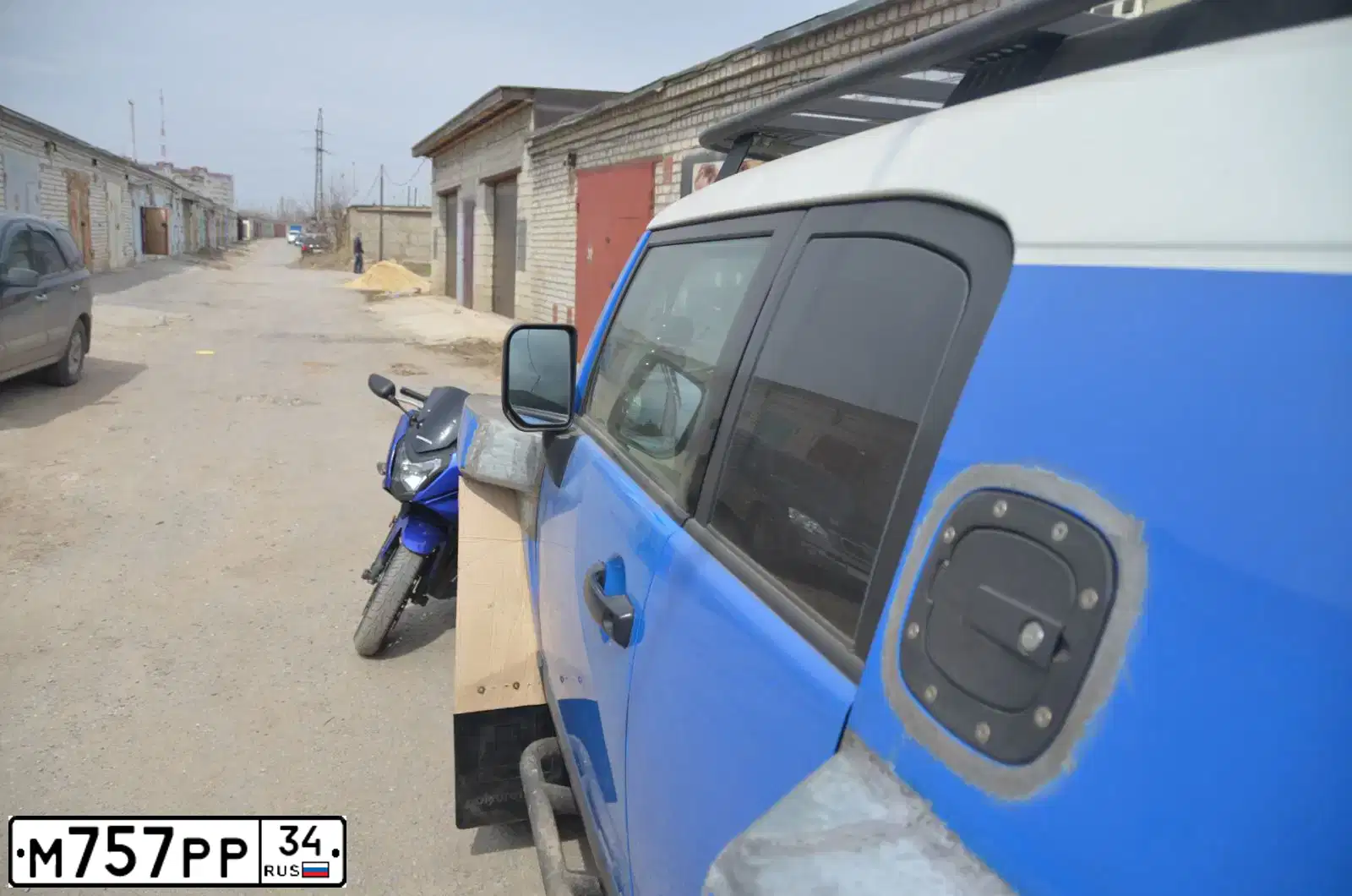 Фото автомобиля MITSUBISHI PAJERO PININ, 2005 — госномер М757НН34. Цвет: СЕРЕБРИСТЫЙ