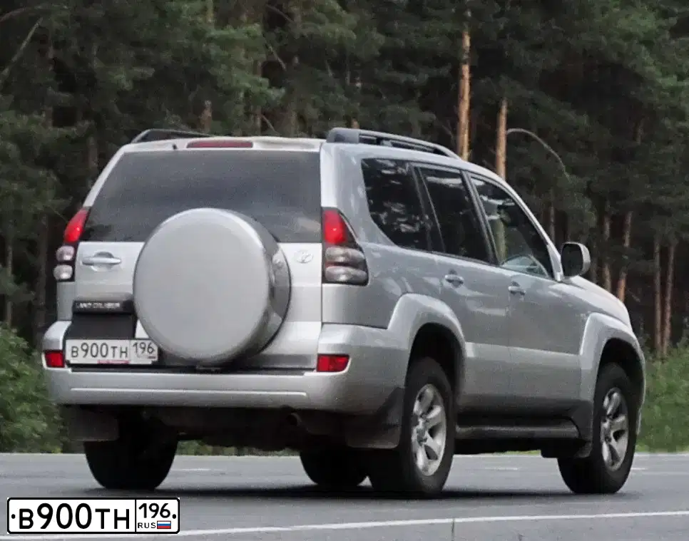 Фото автомобиля TOYOTA LANDCRUISER, 2005 — госномер Х379СВ66. Цвет: Серебристый
