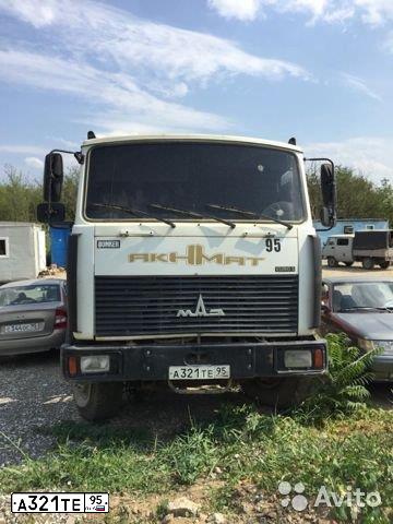 Фото автомобиля MAZ 5516 /6X4/, 2012 — госномер Е567РС95. Цвет: Белый