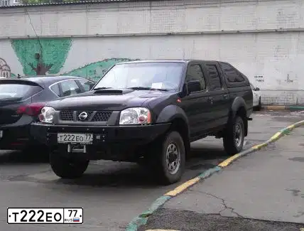 Фото автомобиля NISSAN NP 300, 2012 — госномер Т222ЕО77. Цвет: ЧЕРНЫЙ