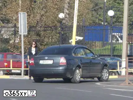 Фото автомобиля VOLKSWAGEN PASSAT, 2001 — госномер Р650ВР790. Цвет: Серый
