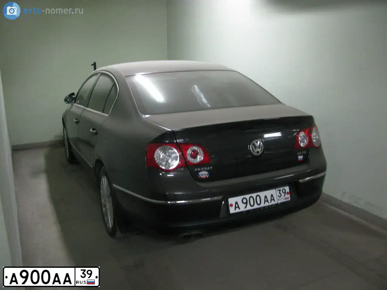 Фото автомобиля VOLKSWAGEN PASSAT, 2005 — госномер А900АА39. Цвет: ЧЕРНЫЙ