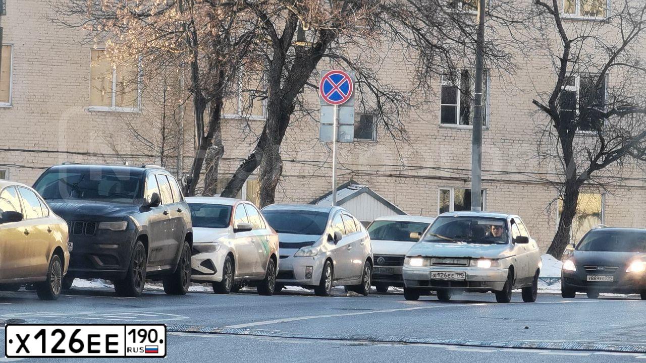 Фото автомобиля LADA 2110, 2005 — госномер Х126ЕЕ190. Цвет: ЖЕЛТЫЙ СЕРЕБРИСТЫЙ