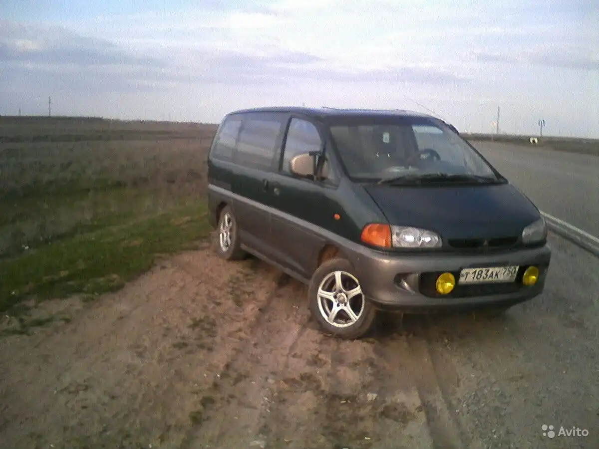 Фото автомобиля MITSUBISHI L 400, 1995 — госномер Т183АК750. Цвет: ЗЕЛЕНЫЙ