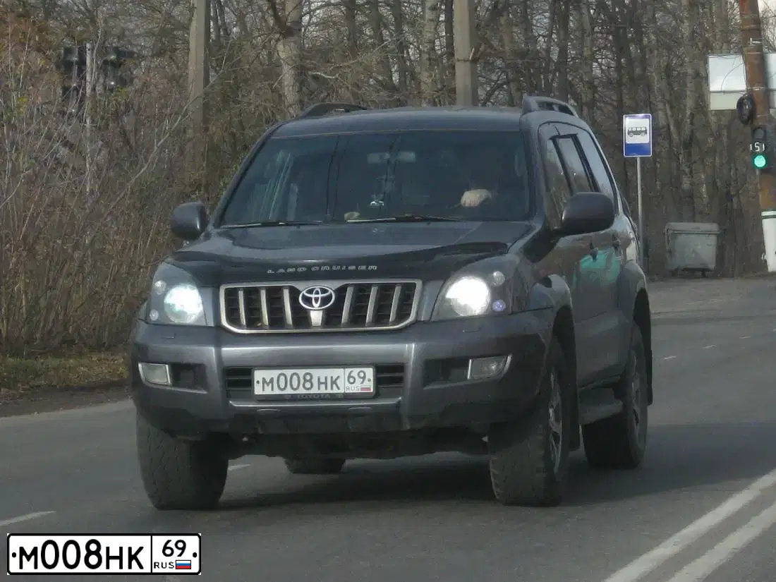 Фото автомобиля TOYOTA HIGHLANDER, 2001 — госномер Р649ВТ70. Цвет: БЕЖЕВЫЙ