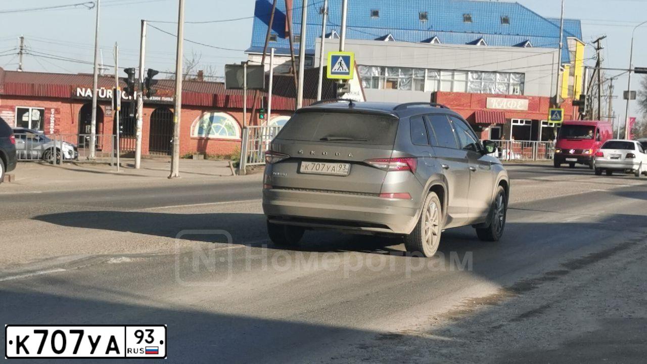 Фото автомобиля VOLKSWAGEN TOUAREG, 2010 — госномер Р148РН123. Цвет: БЕЛЫЙ