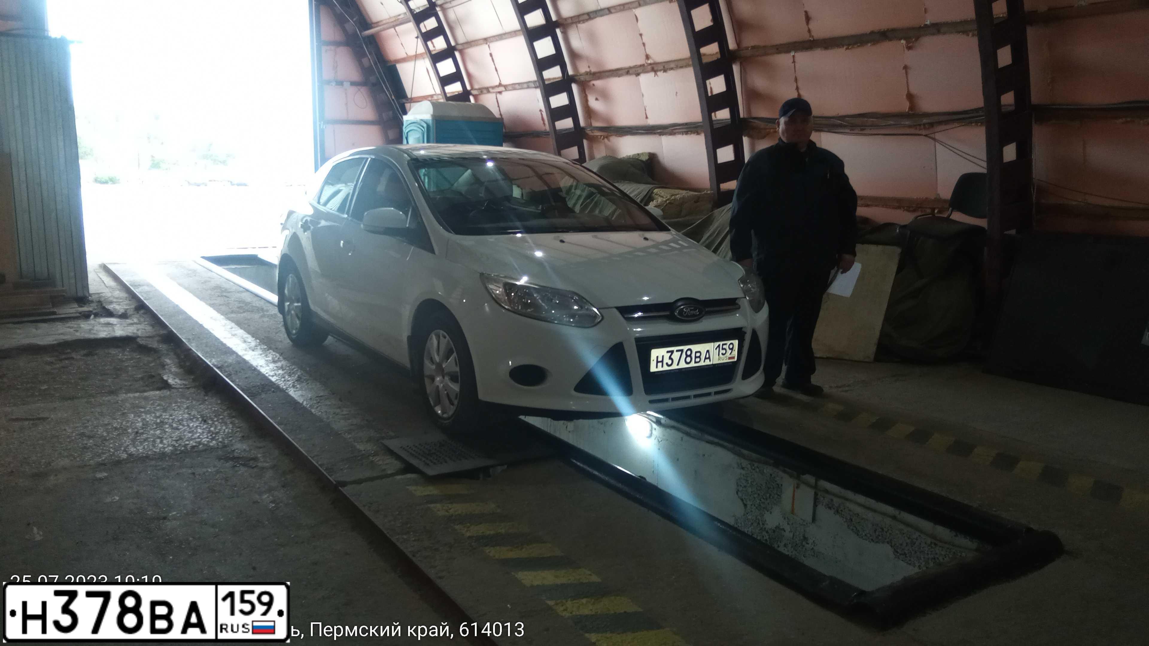Фото автомобиля FORD FOCUS, 2013 — госномер Р291КО159