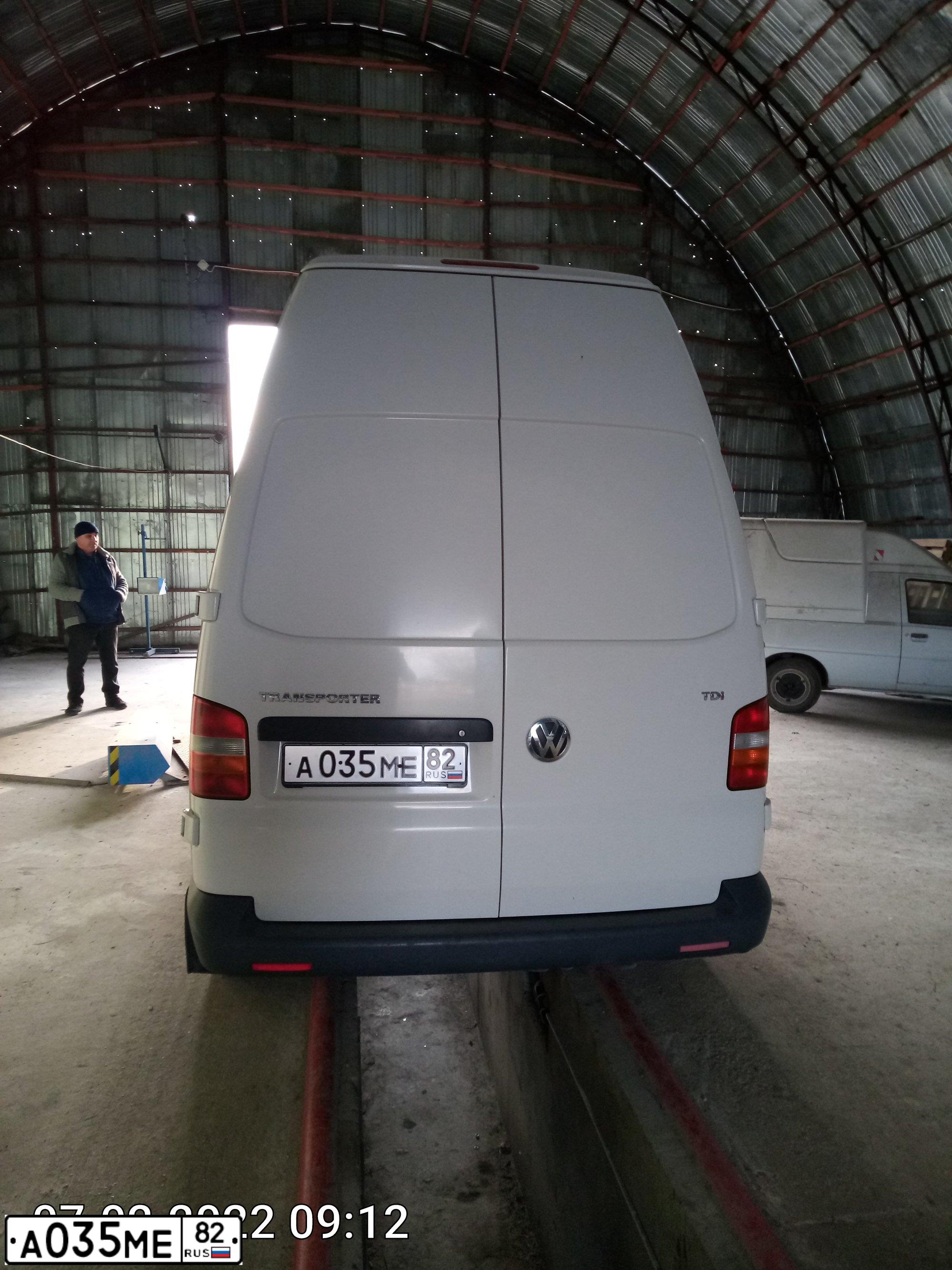 Фото автомобиля VOLKSWAGEN Caravelle / Multivan / Transporter, 2009 — госномер А035МЕ82