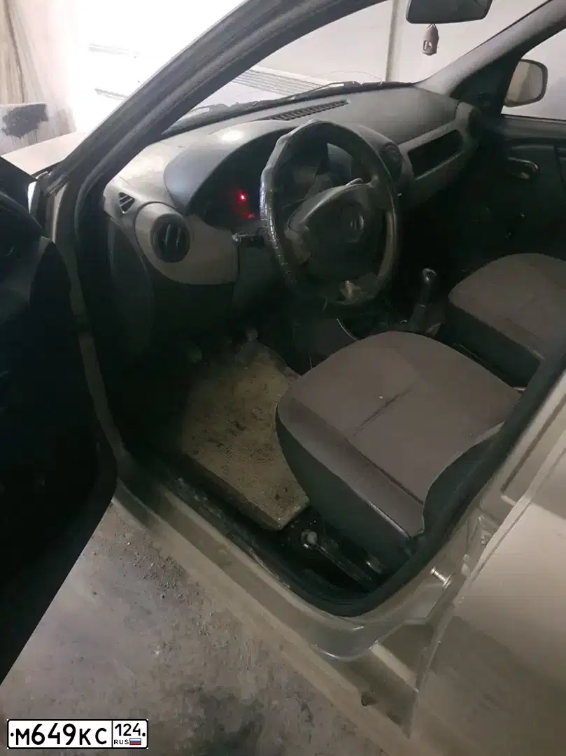Фото автомобиля RENAULT LOGAN, 2012 — госномер М649КС124. Цвет: БЕЖЕВЫЙ