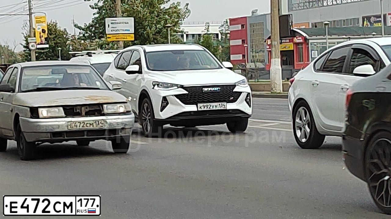 Фото автомобиля SSANGYONG KYRON, 2007 — госномер С976ЕО977. Цвет: БЕЖЕВЫЙ