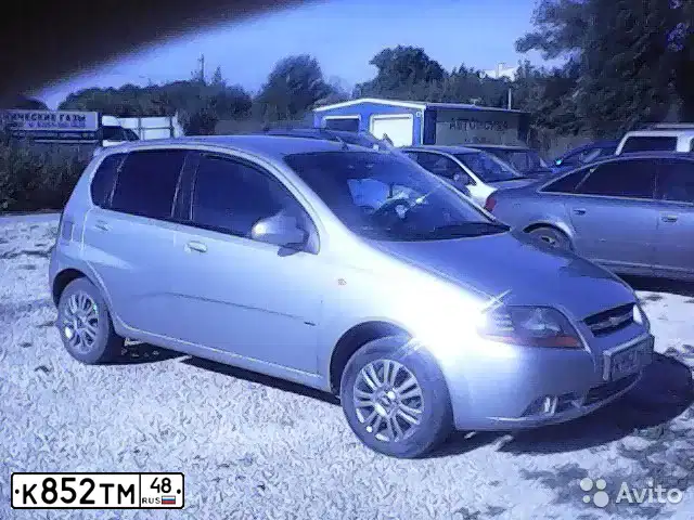Фото автомобиля CHEVROLET AVEO, 2005 — госномер У166КР48. Цвет: Серебристый