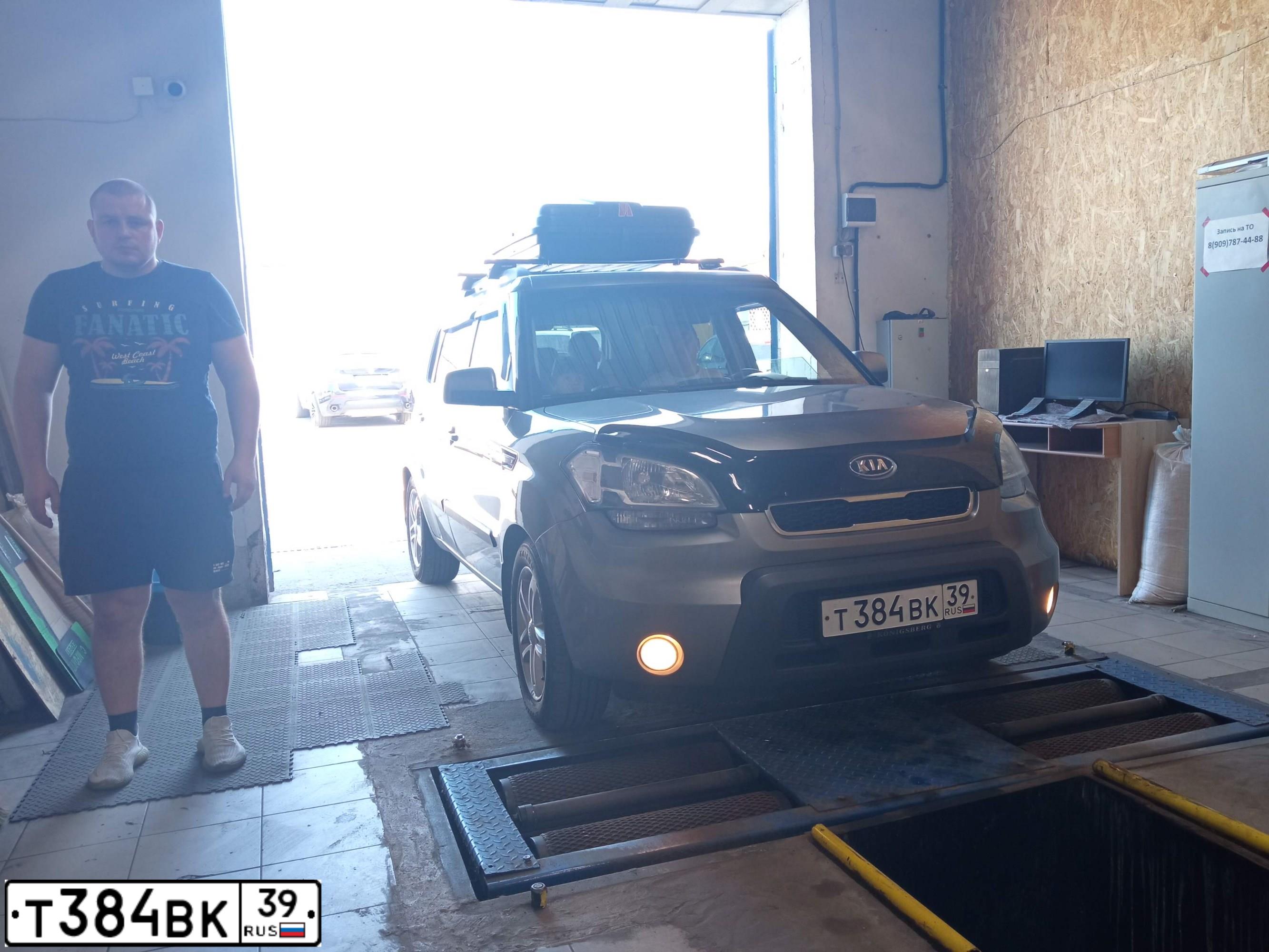 Фото автомобиля KIA SOUL, 2011 — госномер Т384ВК39. Цвет: ПЕРЛАМ-СЕРЕБРИСТЫЙ