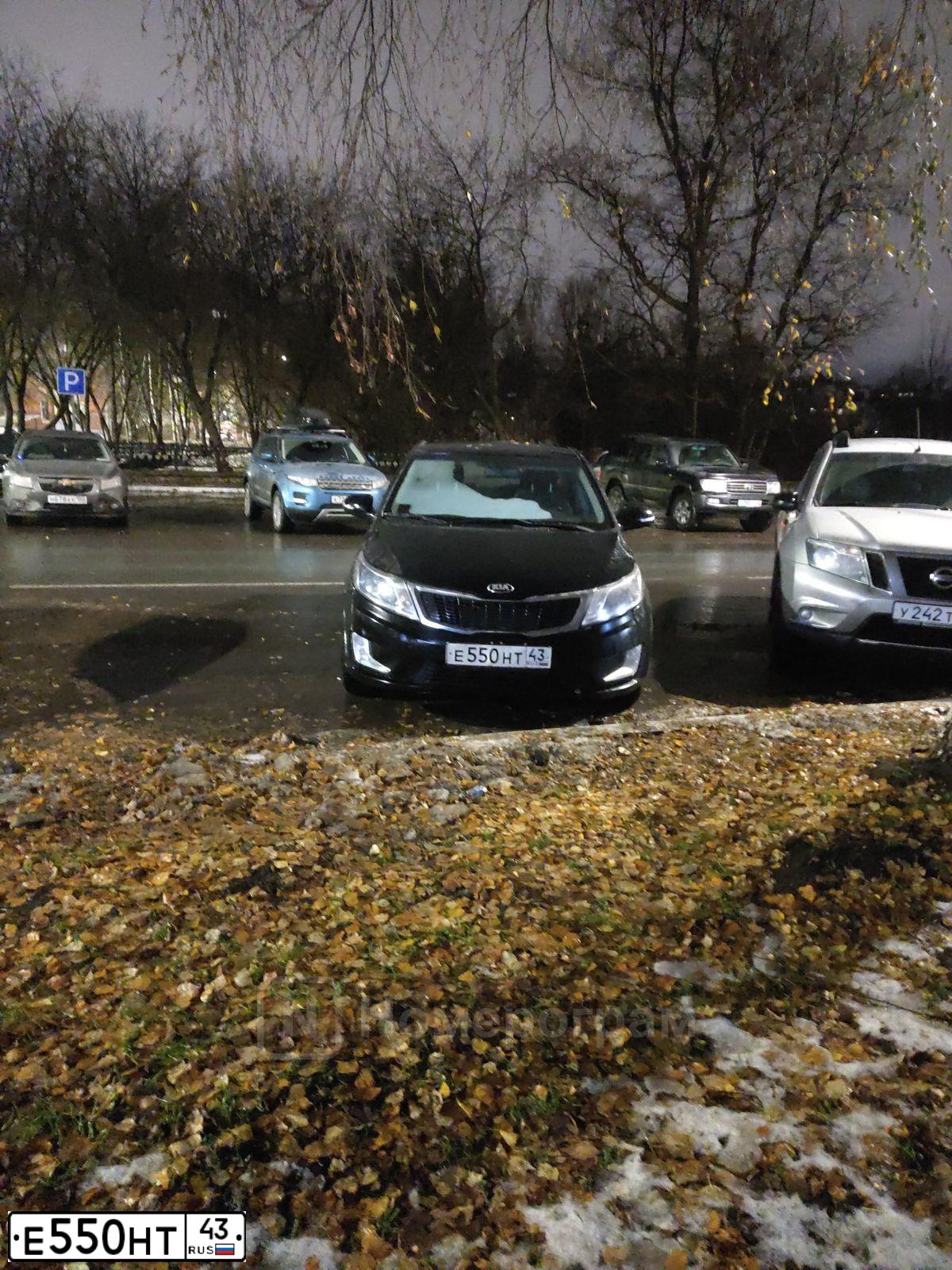 Фото автомобиля KIA RIO, 2012 — госномер Е550НТ43. Цвет: ЧЕРНЫЙ
