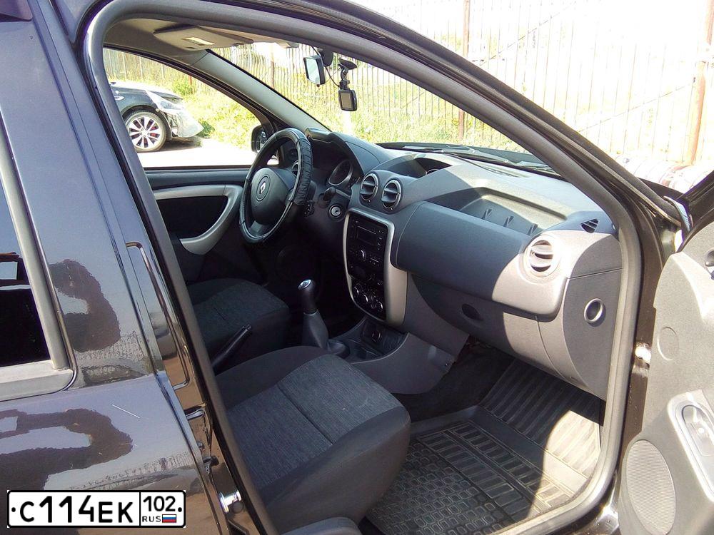 Фото автомобиля RENAULT DUSTER, 2014 — госномер С114ЕК102. Цвет: ЧЕРНЫЙ