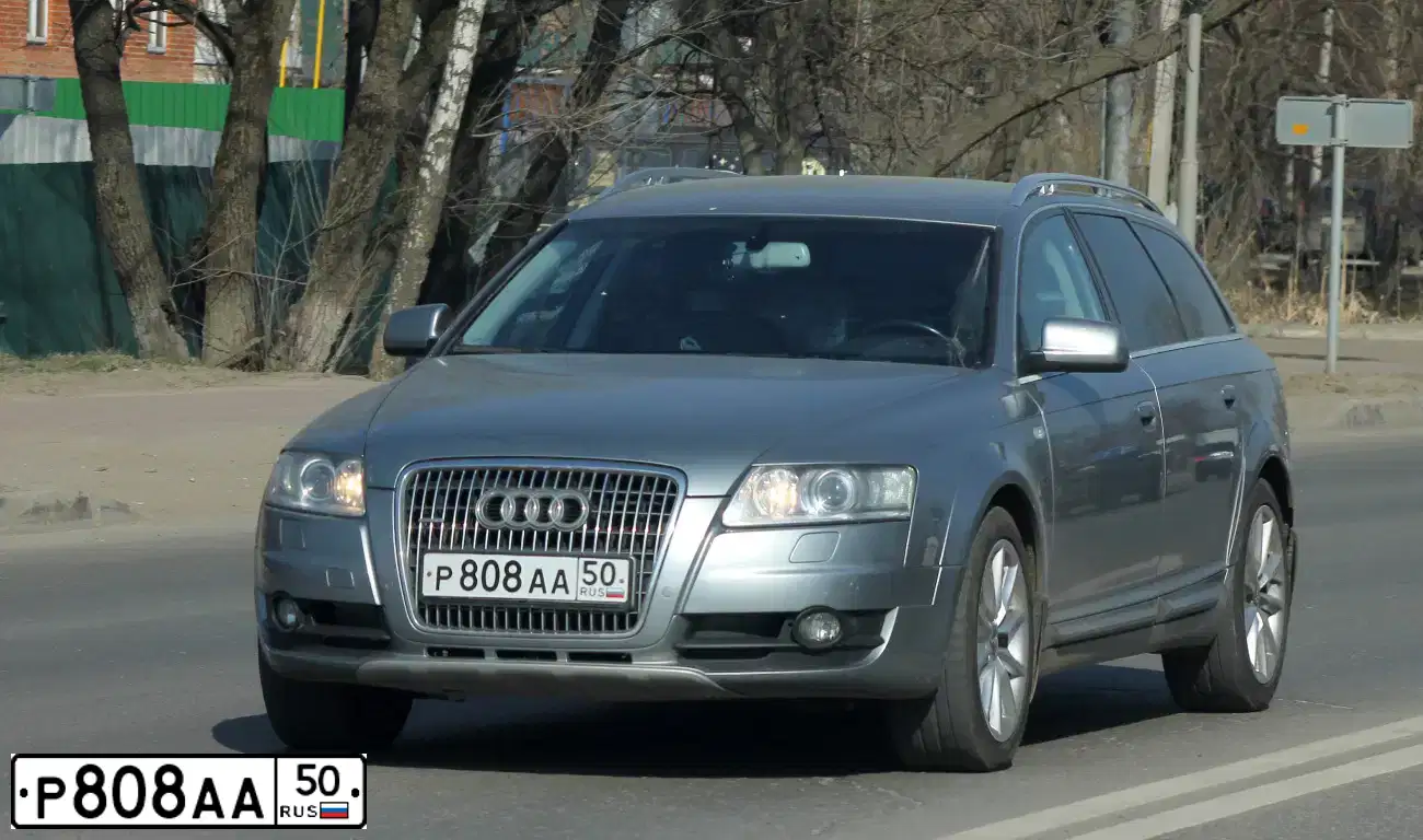 Фото автомобиля AUDI A6, 2008 — госномер Р808АА50. Цвет: СЕРЫЙ