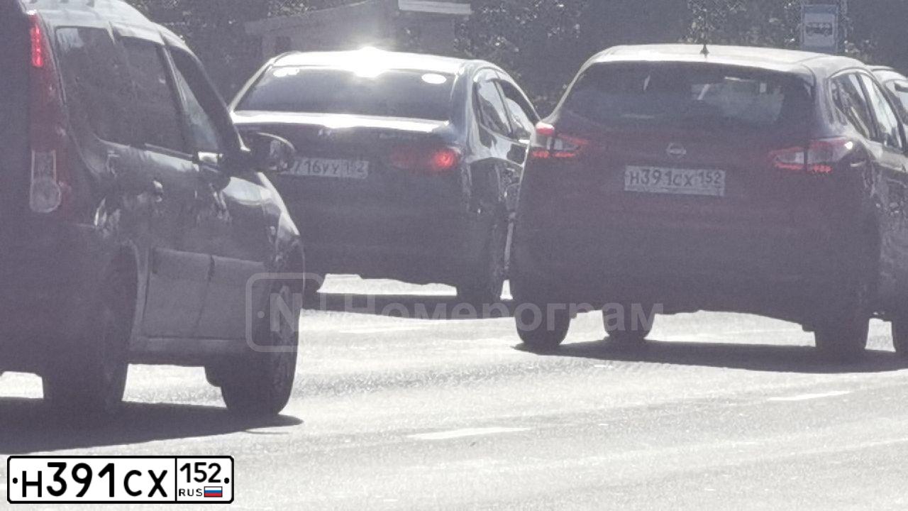 Фото автомобиля NISSAN QASHQAI, 2014 — госномер В557ЕЕ252. Цвет: КРАСНЫЙ
