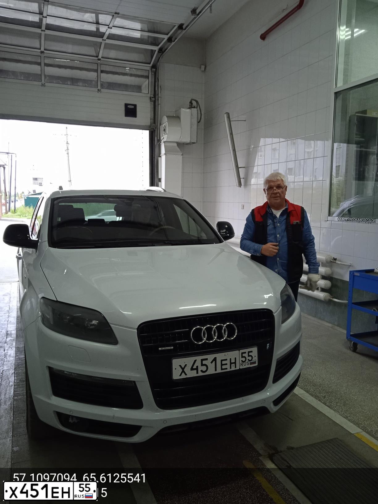 Фото автомобиля AUDI Q7, 2008 — госномер С001КР55. Цвет: Белый