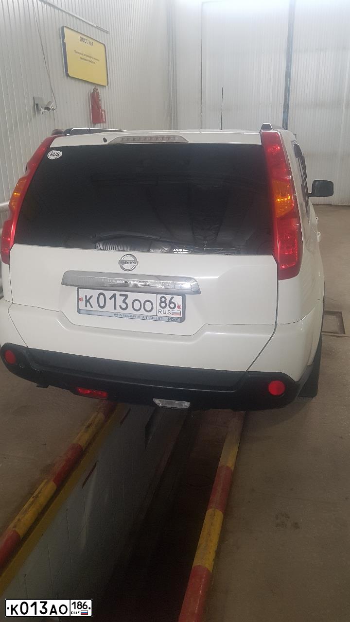 Фото автомобиля NISSAN X-TRAIL, 2007 — госномер К013АО186. Цвет: БЕЛЫЙ