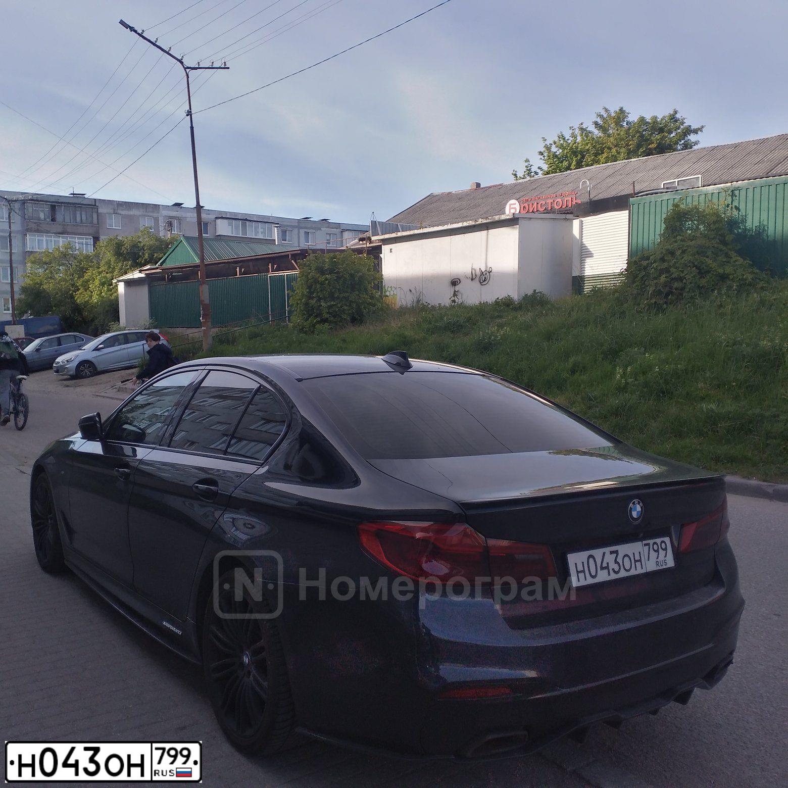 Фото автомобиля BMW SERIE 5, 2019 — госномер Н043ОН799. Цвет: ЧЕРНЫЙ