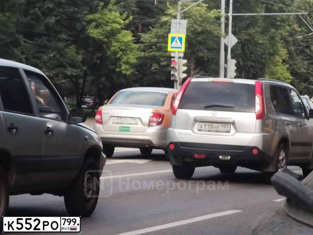 Фото автомобиля LADA 2190 GRANTA, 2019 — госномер Р233РС05. Цвет: Серебристый