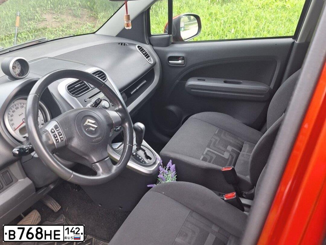 Фото автомобиля SUZUKI SPLASH, 2011 — госномер В768НЕ142. Цвет: Оранжевый