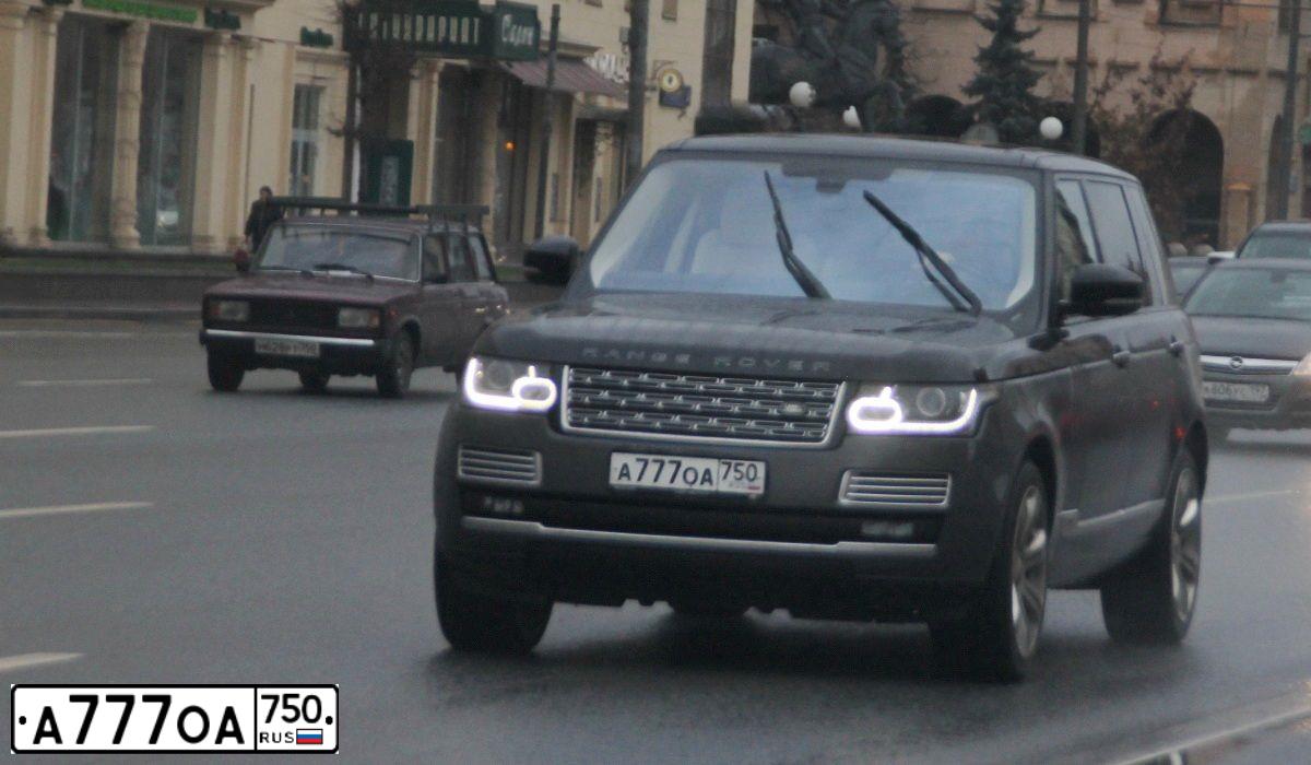 Фото автомобиля LANDROVER RANGE ROVER, 2016 — госномер А777ОА750. Цвет: ЧЕРНО-СЕРЫЙ