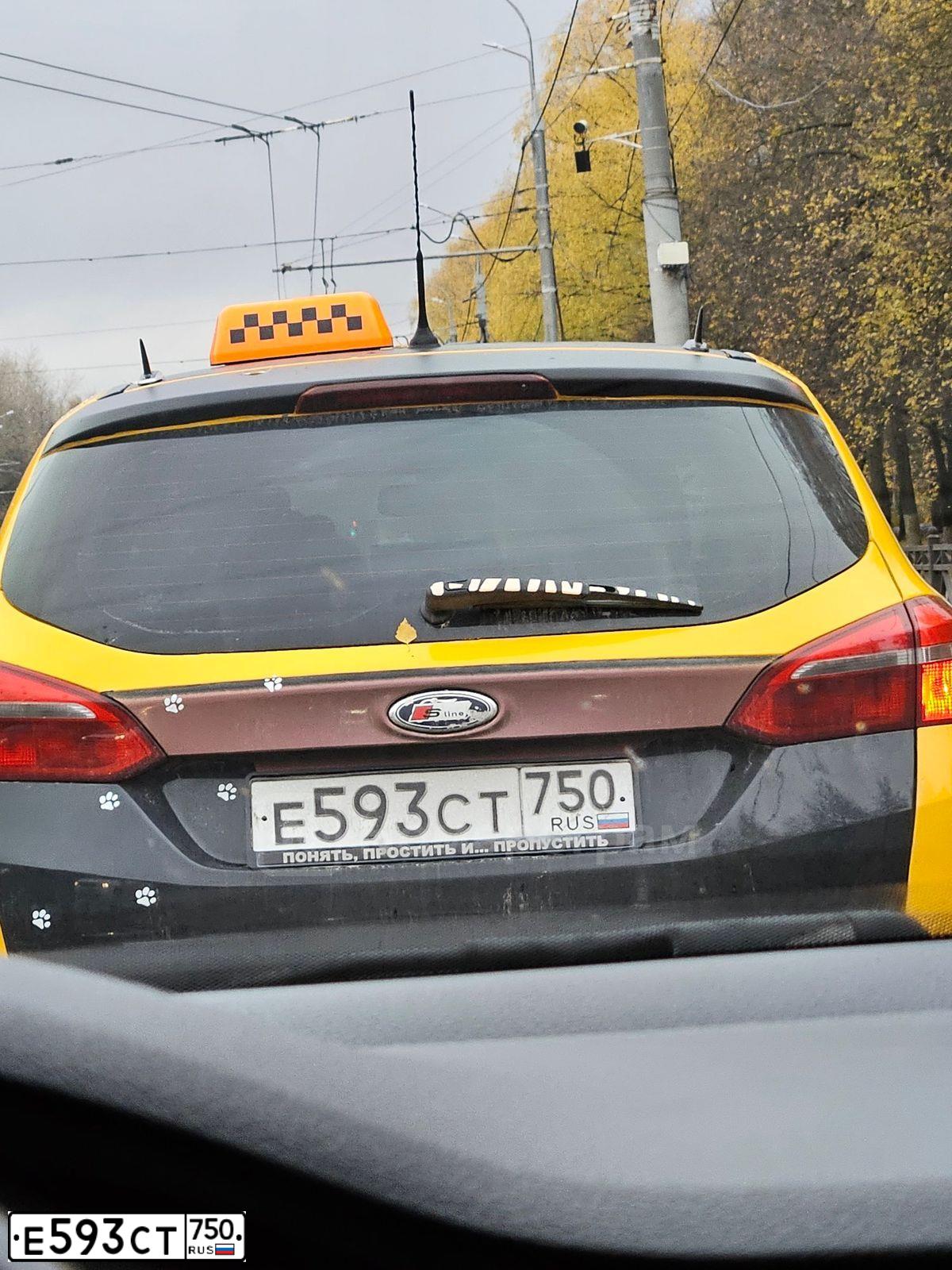 Фото автомобиля FORD FOCUS, 2016 — госномер Е593СТ750. Цвет: ЖЁЛТЫЙ